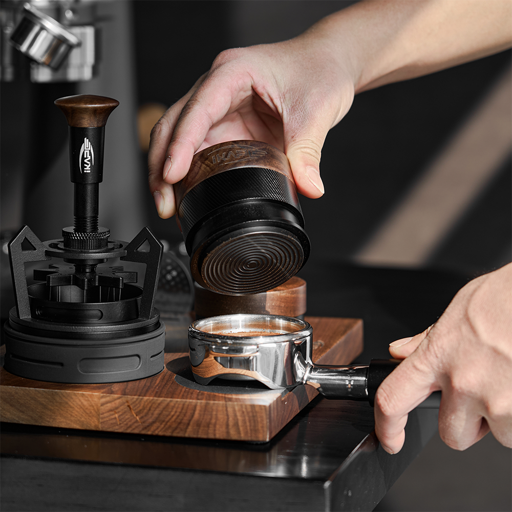 Spring Calibrated Tamper V4 - Wooden Handle