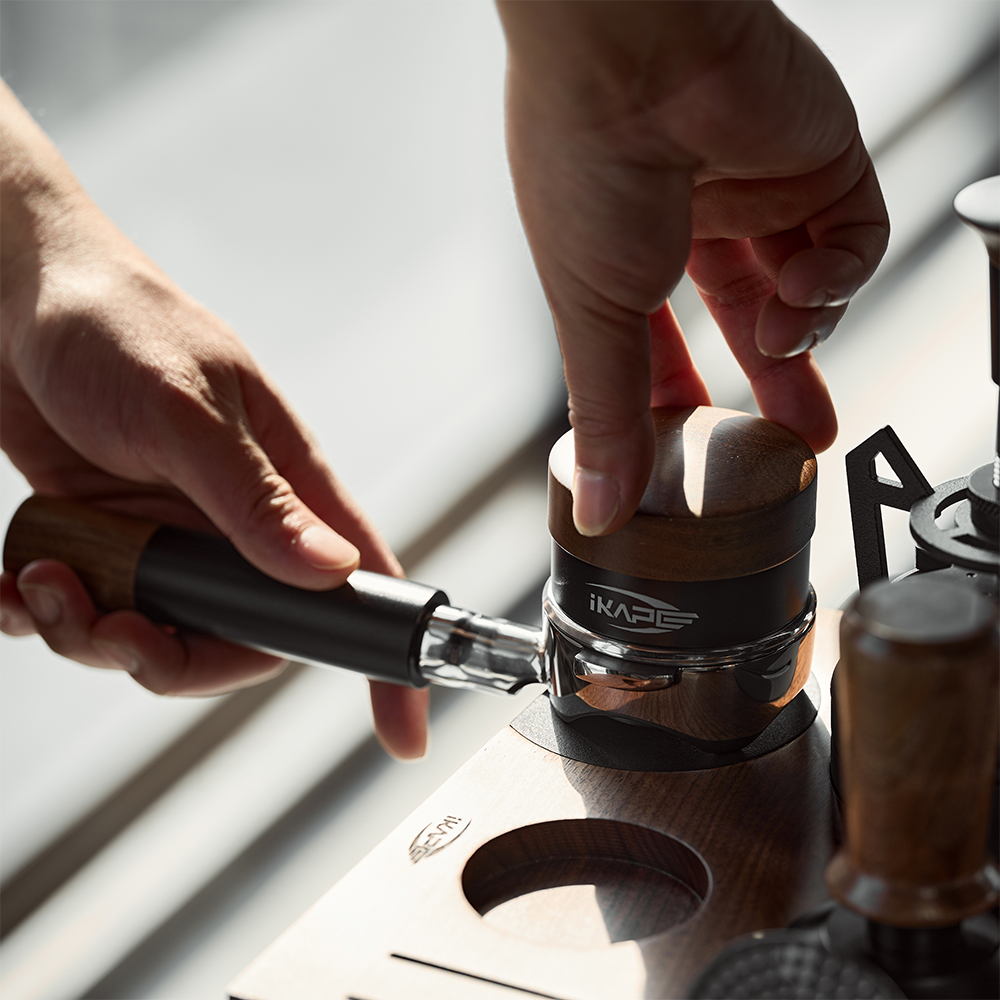 Gravity Distributor - Wooden Handle, Black Base
