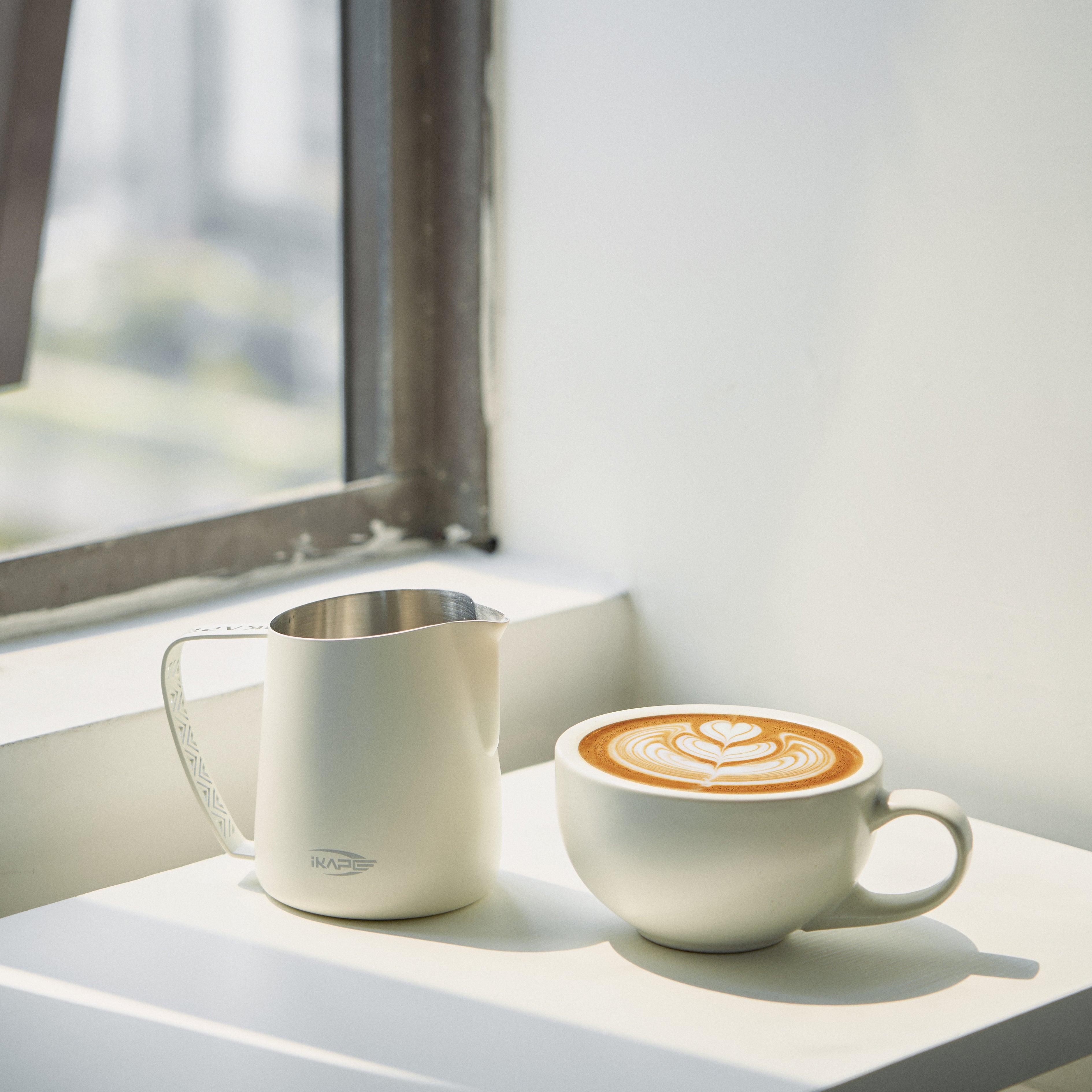 Latte Art Pitcher - Hollow-Out Handle