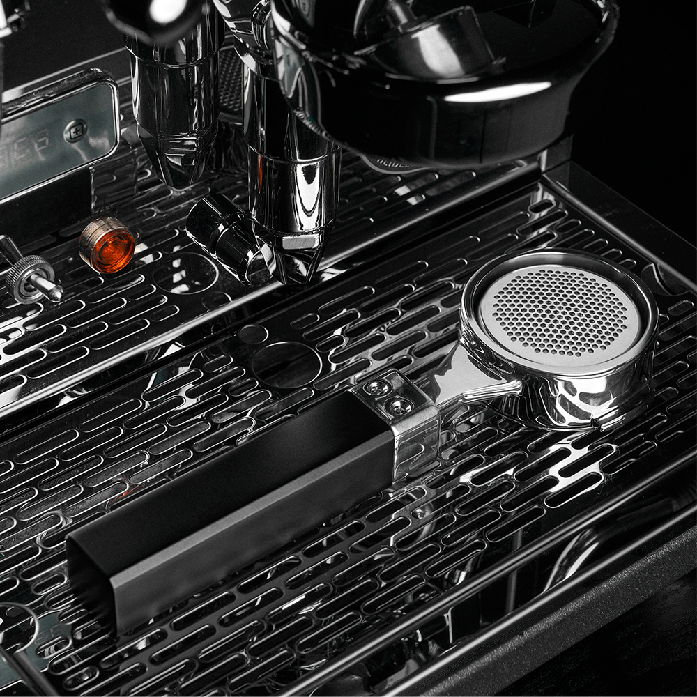 E61 Bottomless Portafilter with Cuboid Basket