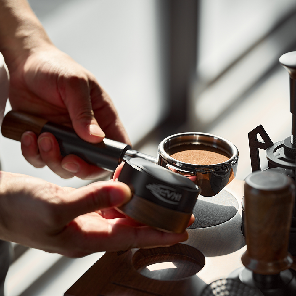 Gravity Distributor - Wooden Handle, Black Base