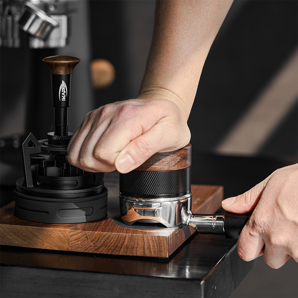 Spring Calibrated Tamper V4 - Wooden Handle