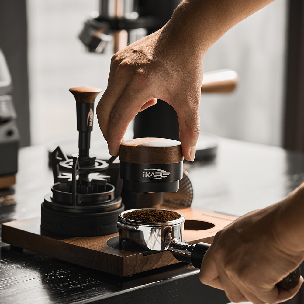 Gravity Distributor - Wooden Handle, Black Base